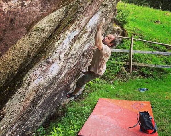 Watch Simon Lorenzi establish Big Conviction 8C+ at Fontainebleau