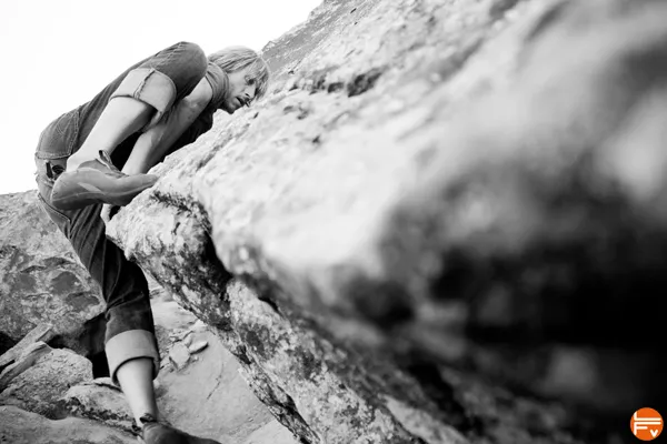 mantle climbing while bouldering