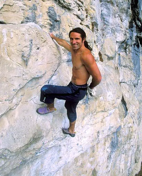 Alex Huber free soloing the Kommunist