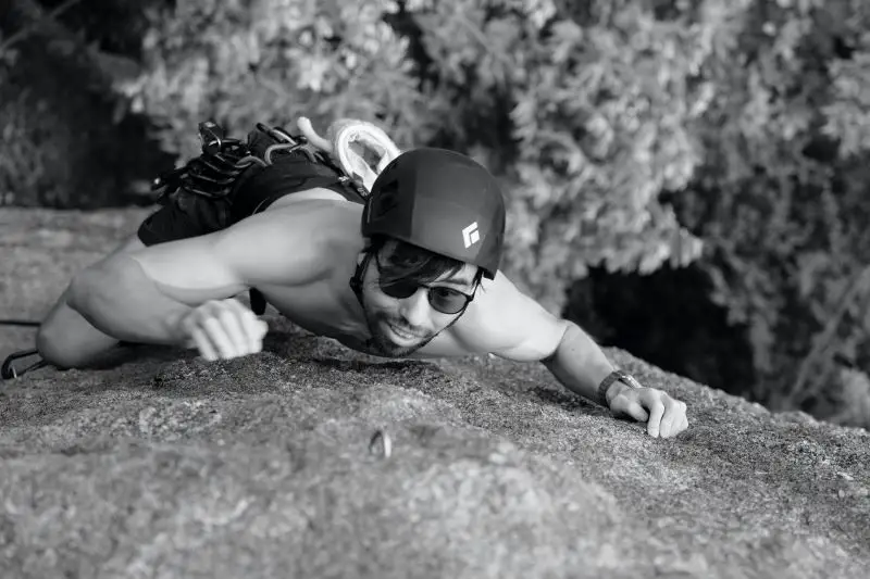 climber lead climbing